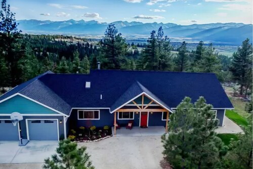 Entire Home with 180 degree Mountain Views of the Bitterroot