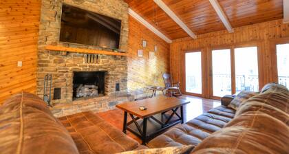 Spacious home…Hot Tub…game room…Pet Friendly..WIFI