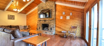 Spacious home…Hot Tub…game room…Pet Friendly..WIFI