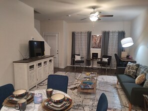 Living area - Stylish condo minutes from Music City Nashville (La Vergne)