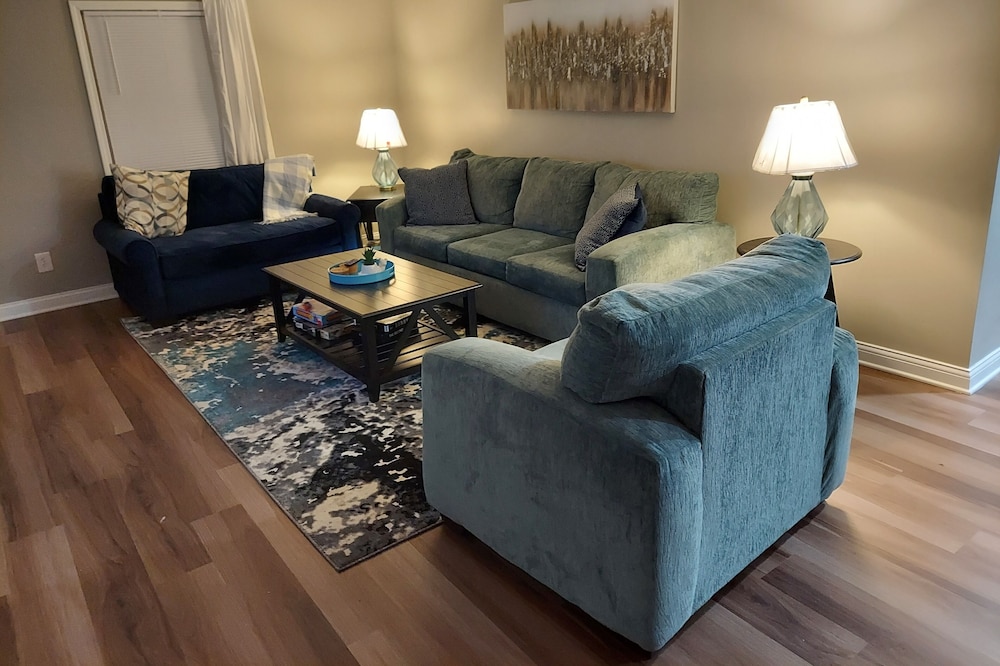 Beautiful 3-Bedroom House. Close to Everything.