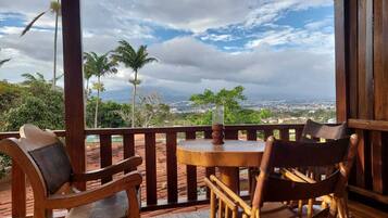 Classic Apartment | Egyptian cotton sheets, premium bedding, free WiFi, bed sheets