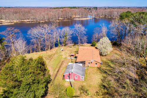 Secluded Riverfront Home + Deep Water Boat Dock - Between Williamsburg-Richmond
