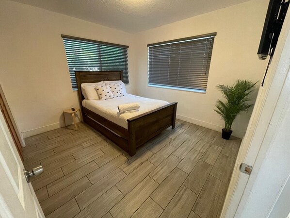 2 bedrooms, in-room safe, iron/ironing board, free WiFi