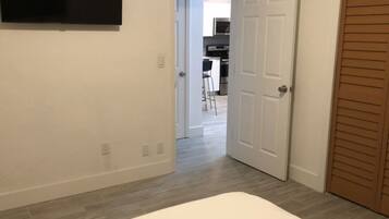 2 bedrooms, in-room safe, iron/ironing board, free WiFi