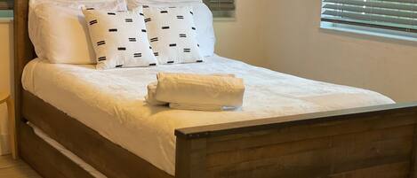 2 bedrooms, in-room safe, iron/ironing board, free WiFi