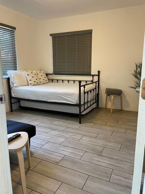 2 bedrooms, in-room safe, iron/ironing board, free WiFi - Miami’s Wynwood Art District 10mins from the beach & MiamiHeat Arena (Miami)
