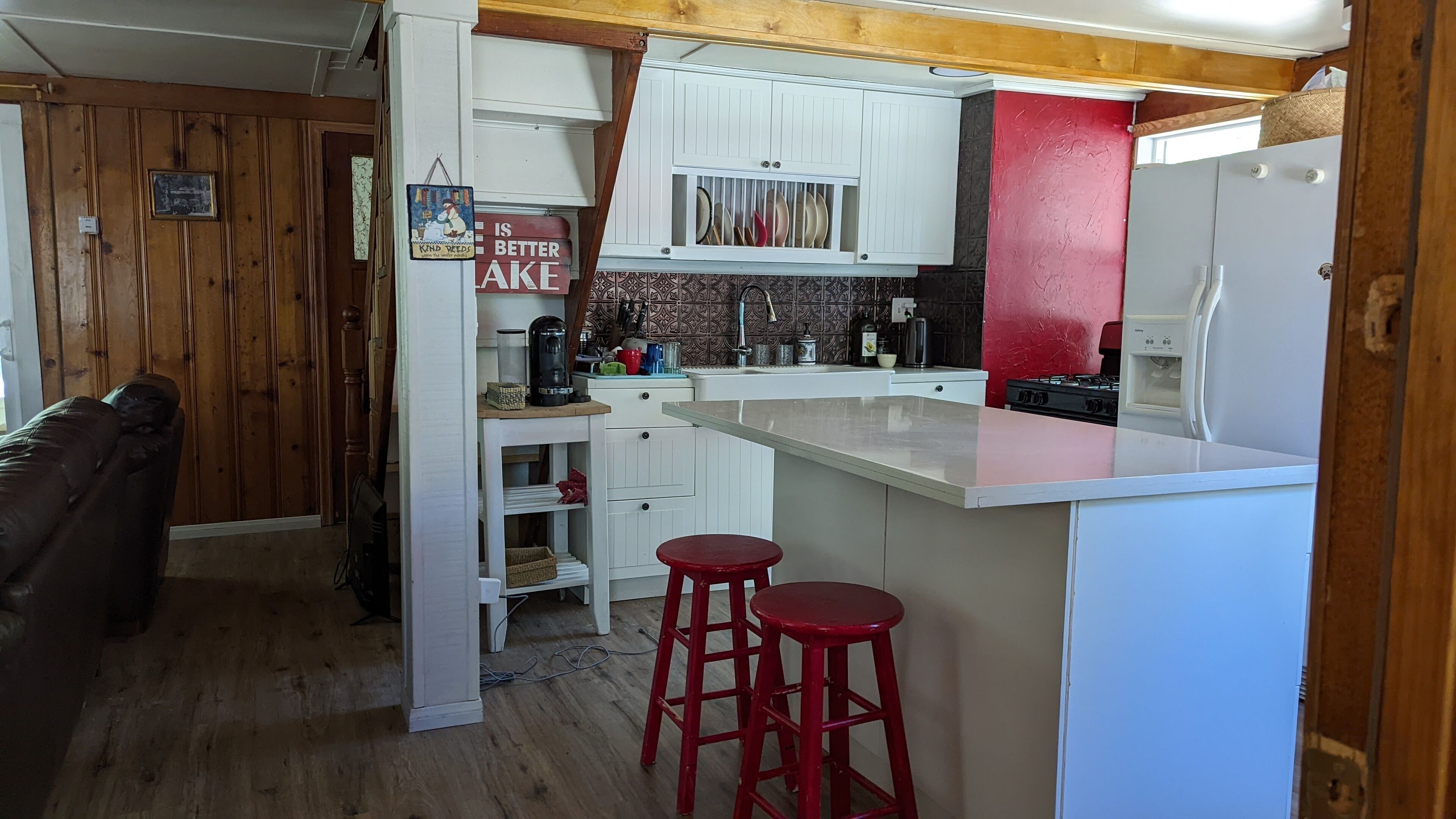 3 bedroom cabin 1 min walk from lake *newly remodeled