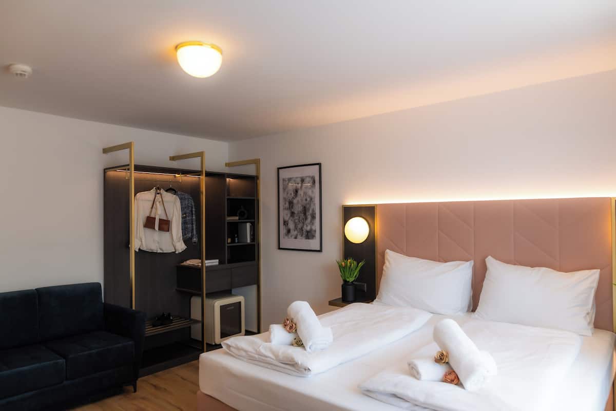 Superior Room | Hypo-allergenic bedding, minibar, in-room safe, individually decorated