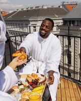 Café da manhã com buffet diário (EUR 15 por pessoa)