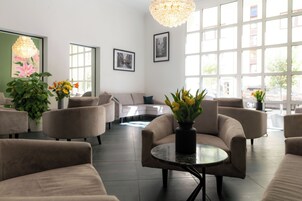 Área de estar no saguão