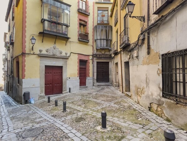 Exterior - La Casa Púrpura (Toledo)