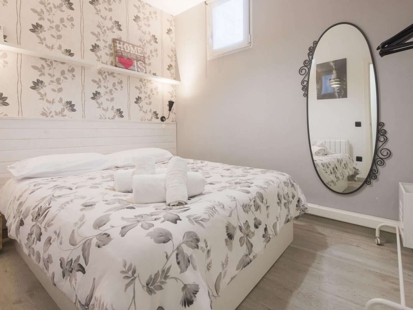 2 habitaciones, tabla de planchar con plancha, internet y ropa de cama 