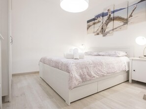 2 habitaciones, tabla de planchar con plancha, internet y ropa de cama