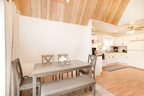 Dining - Riverfront🏕A-Frame/HOT TUB/Fire Pit! FAST Wifi (Maurertown)