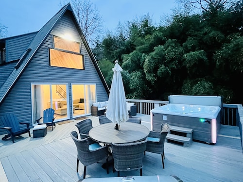Riverfront🏕A-Frame/HOT TUB/Fire Pit! FAST Wifi