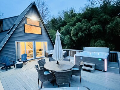Riverfront🏕A-Frame/HOT TUB/Fire Pit! FAST Wifi