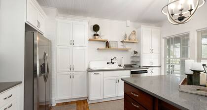 Spacious Cottage-Wraparound Deck! One short block to beach-Walk to Pier Village!
