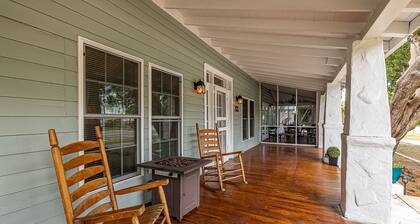 Spacious Cottage-Wraparound Deck! One short block to beach-Walk to Pier Village!