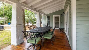 屋外ダイニングエリア