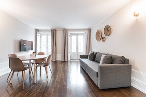 TV - GuestReady - Bourse Boutique (Porto)