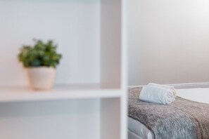 1 bedroom, desk, Internet, bed sheets - GuestReady - Bourse Boutique (Porto)