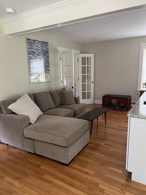 Smart TV, fireplace, books, music library - Quiet haven near RI’s most beautiful beaches (Ashaway)