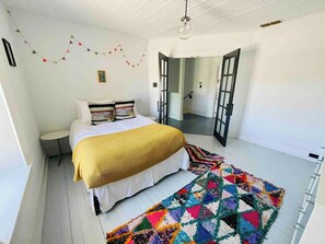7 bedrooms, iron/ironing board, free WiFi, bed sheets