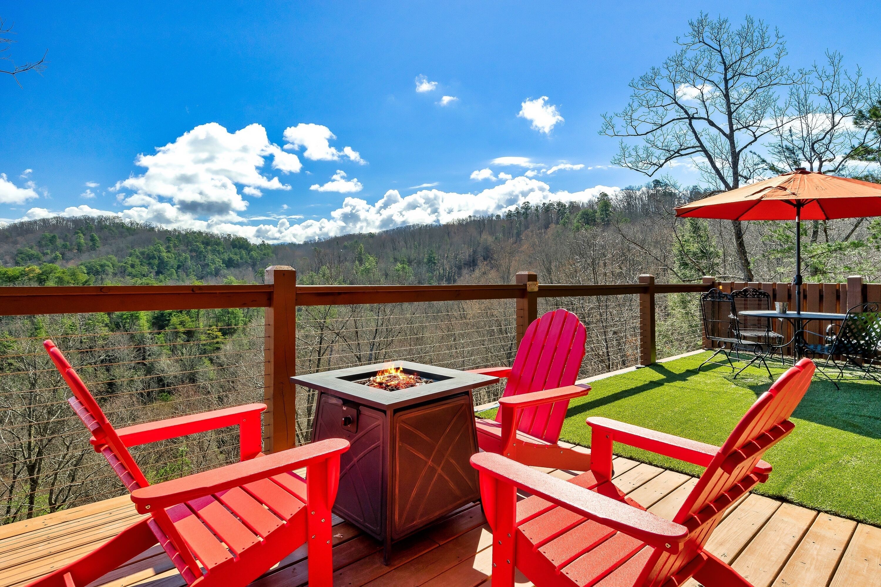 Cabin with Amazing Mountain views, peace, love