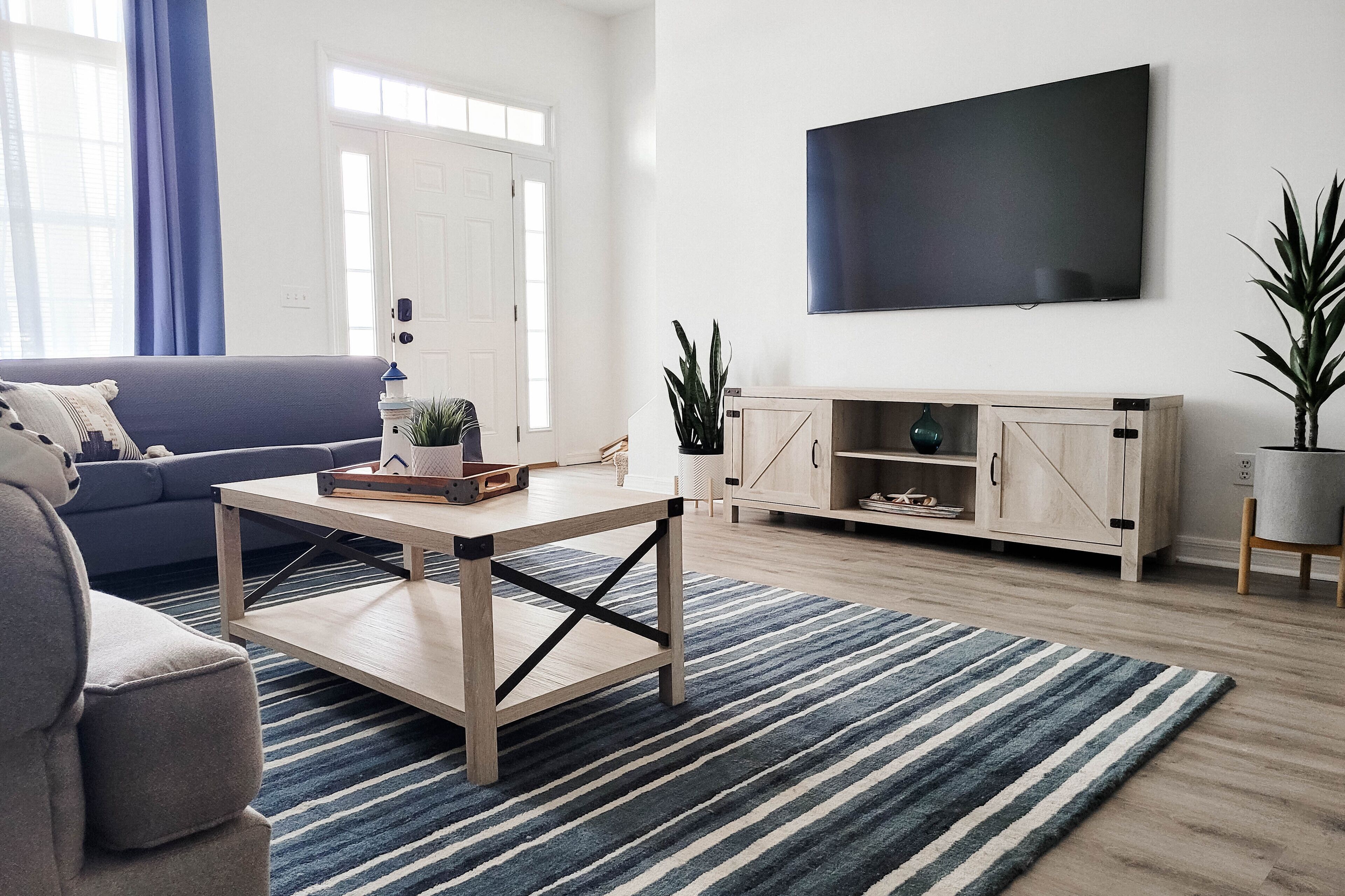 5 min to Beach, Marina, & Restaurants - 2BR 2.5BA