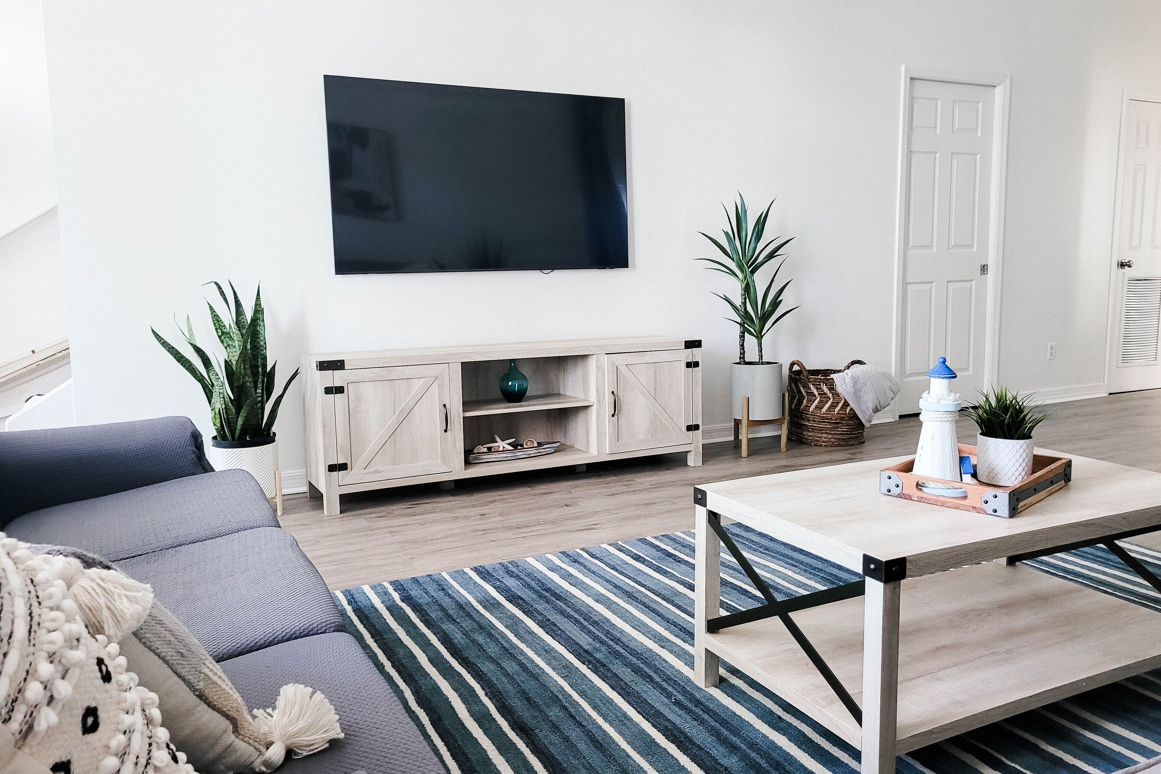 5 min to Beach, Marina, & Restaurants - 2BR 2.5BA