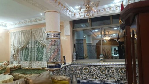 Luxueux silia chaleureux à une touche marocaine