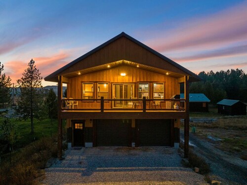 Mountain Top Retreat | Walk to River, Game Room, Hot Tub & Yellowstone!