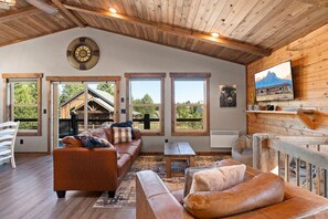 Smart TV, video games, table football, ping pong - Walk to Lake, Game Room, Hot Tub & Yellowstone! (Island Park)