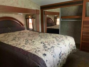 1 Schlafzimmer, Schreibtisch, Reisekinderbett, kostenloses WLAN