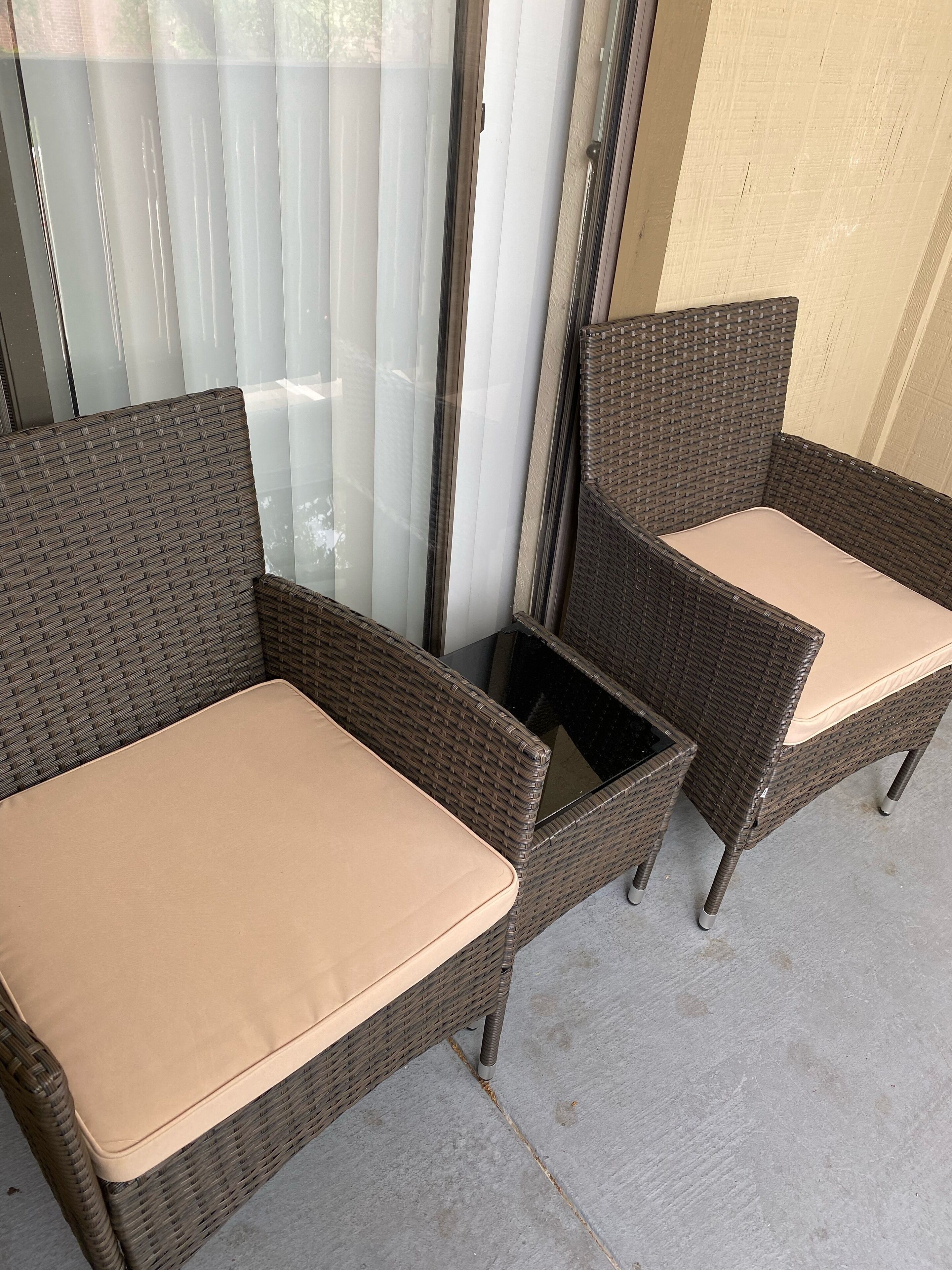 Cozy little home away from home with free parking…