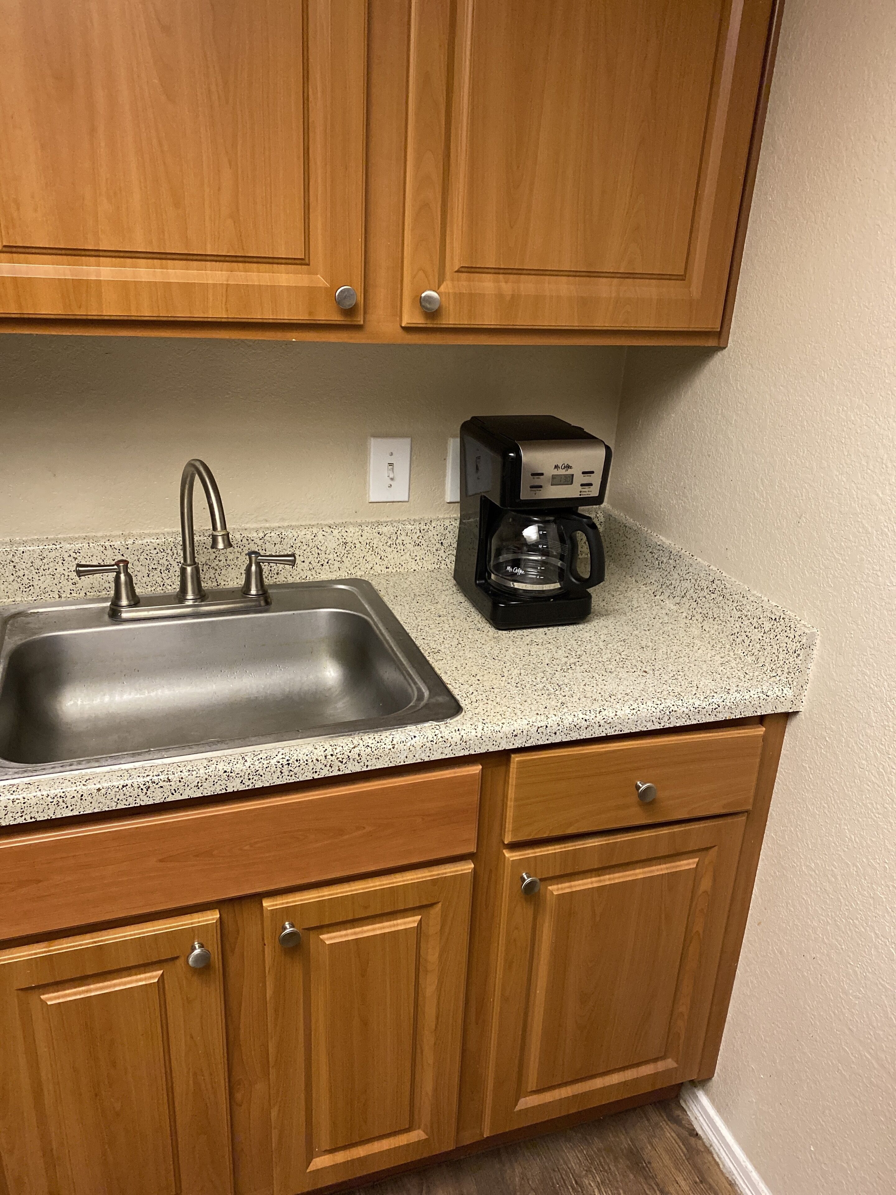 Cozy little home away from home with free parking…