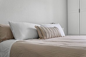 4 habitaciones, tabla de planchar con plancha y wifi gratis 