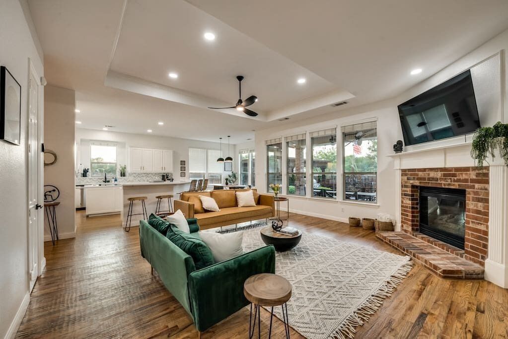 Spectacular Pool House With Hot Tub And Cinema - Denton, TX