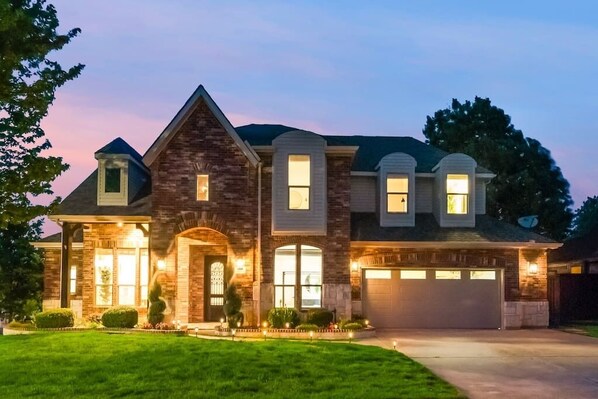 Exterior - Spectacular pool house with hot tub and cinema (Corinth)