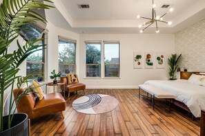 5 bedrooms, desk, iron/ironing board, travel cot - Spectacular pool house with hot tub and cinema (Corinth)