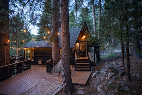 The Lightfoot Cabin · Mid-Century Cabin Perfect for Romantic Getaway
