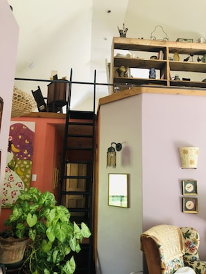 Interior - Romantic Riverside Bungalow (Lincoln)