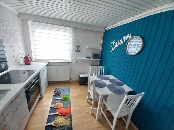 Kühlschrank, Ofen, Herdplatte, Geschirrspüler