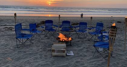 Beach Perfection w/ Sand Steps Away-Sleeps 6!