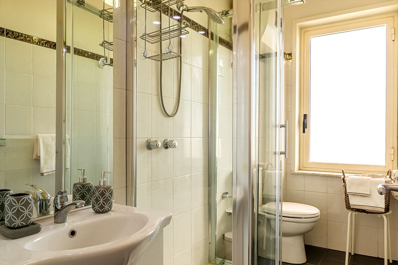 Doccia, asciugacapelli, bidet, asciugamani