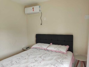 4 bedrooms, iron/ironing board, free WiFi
