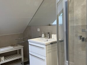 Unclassified image, 4 of 30, button