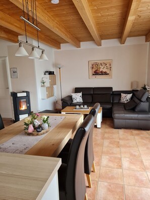 Unclassified image, 2 of 25, button