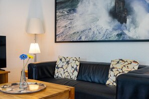 TV, fireplace, stereo
